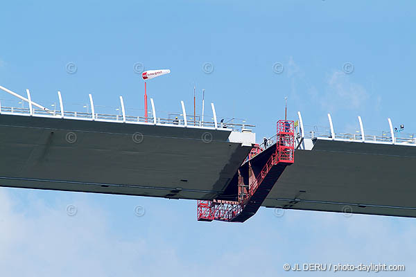 Viaduc de Millau, 2004-05